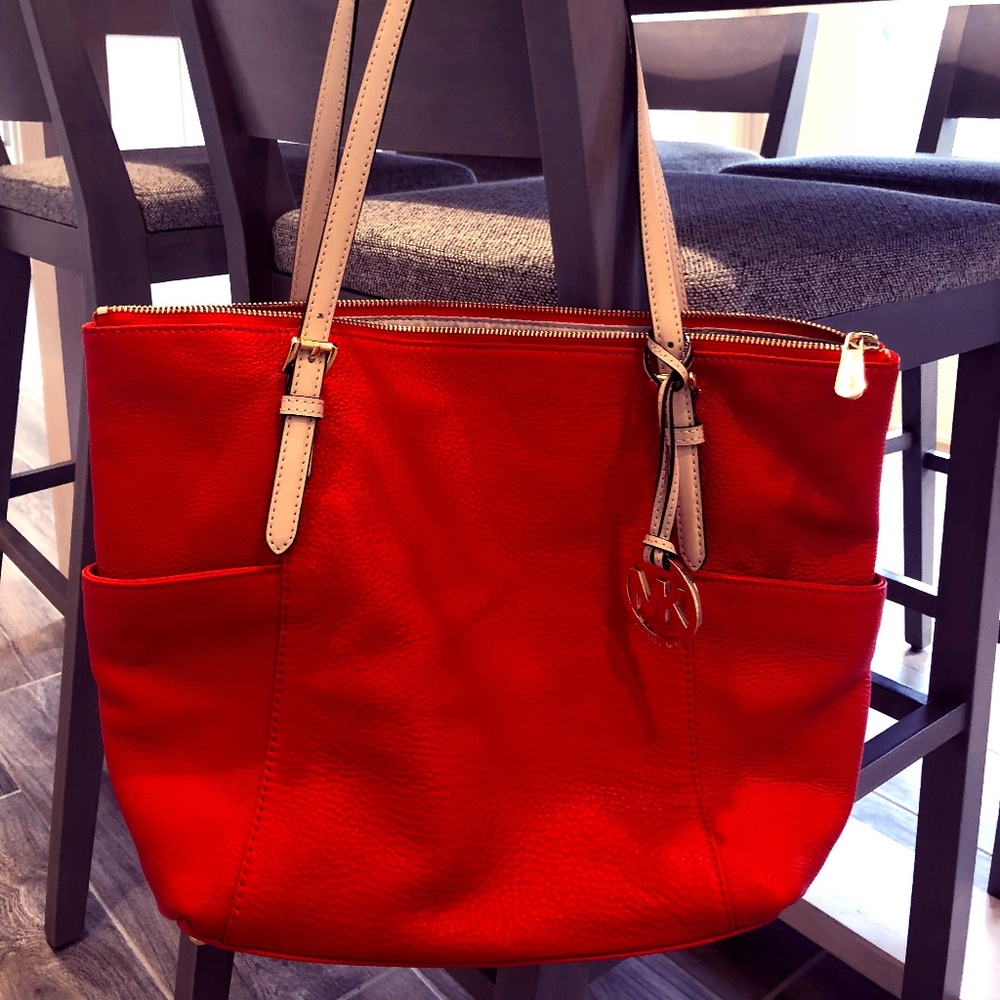 BNWT Michael Kors Jet Set Zip Leather Tote Bag Red